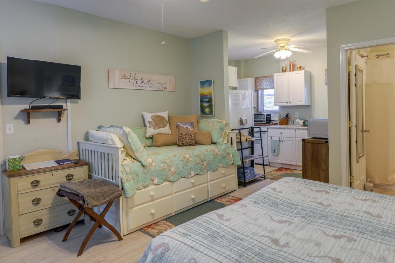 Sneads Ferry Vacation Rental Studio With Water Views Exterior photo